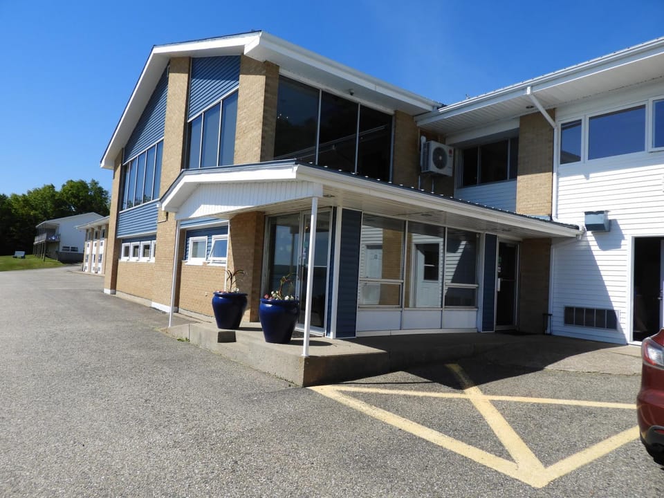 Facade/entrance, Lobby or reception, Sea view