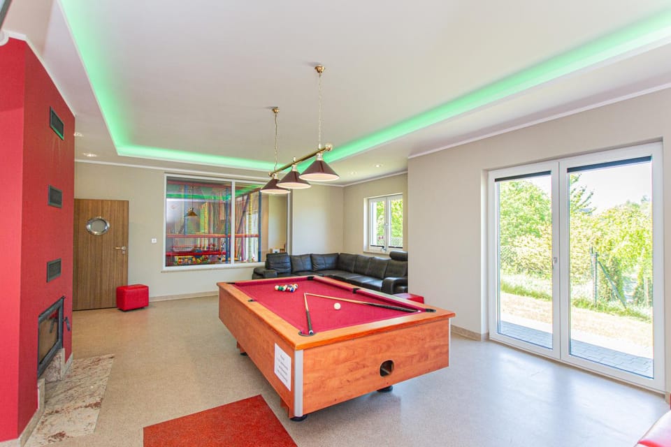 Communal lounge/ TV room, Billiard, Game Room, TV and multimedia, Evening entertainment