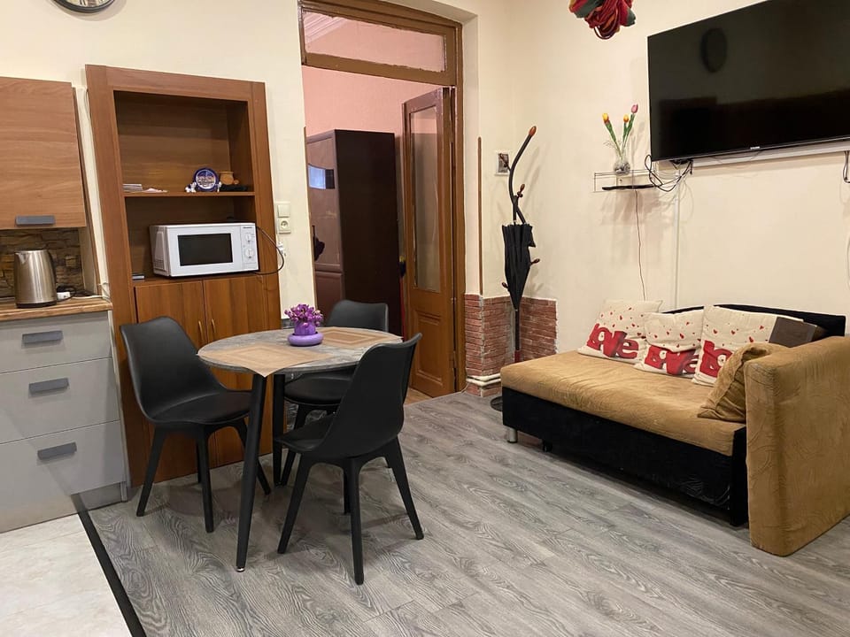 Seating area, Breakfast