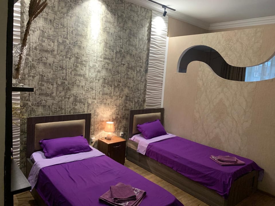 Bed, Bedroom, towels