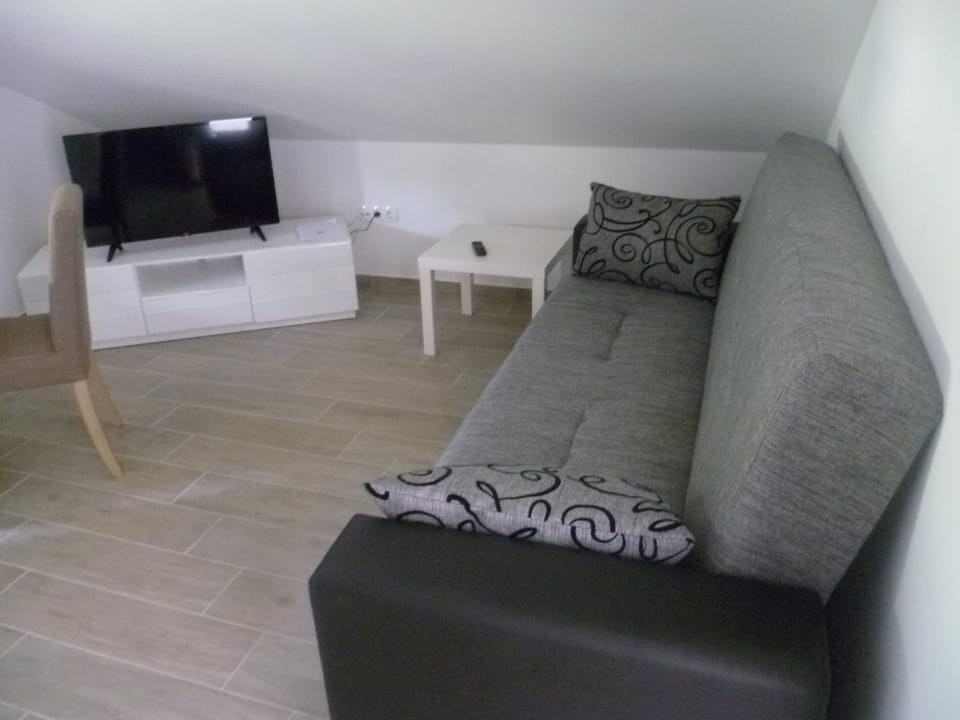 Apartment Jana Apartment in Okrug Gornji