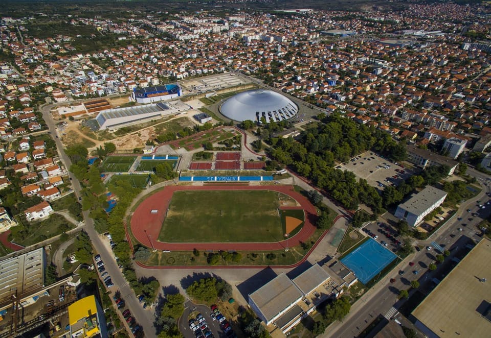 Nearby landmark, Neighbourhood, Tennis court
