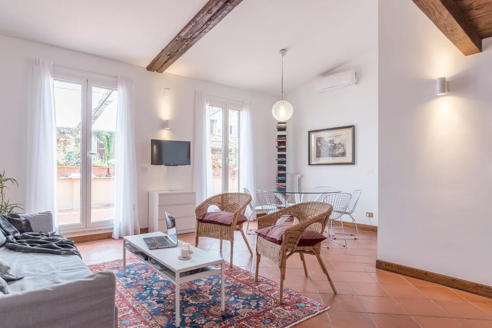 Monti Stairway to Heaven Apartment in Rome