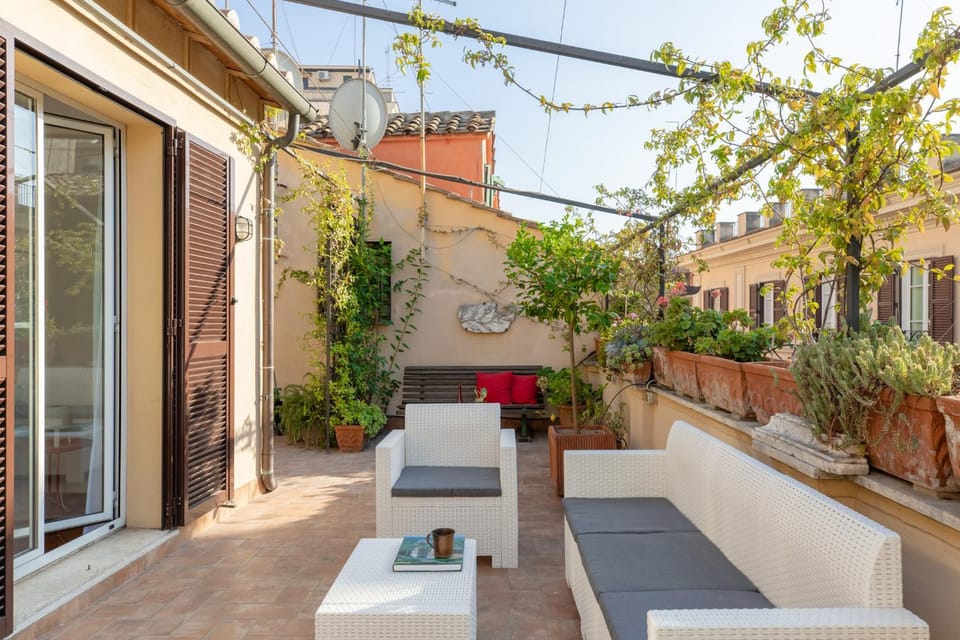 Monti Stairway to Heaven Apartment in Rome