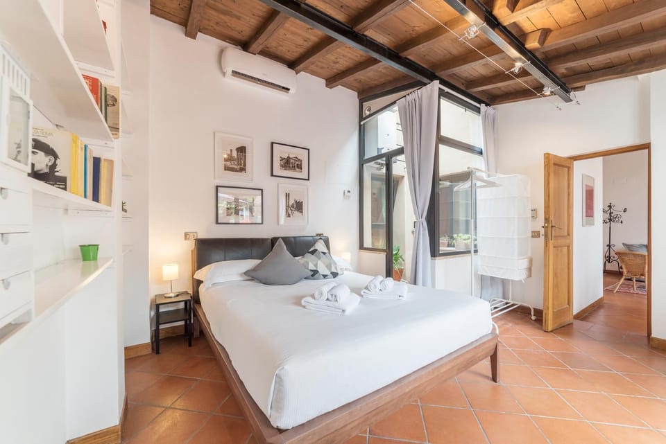 Monti Stairway to Heaven Apartment in Rome