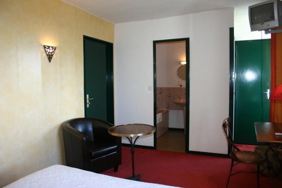 Photo of the whole room, Decorative detail