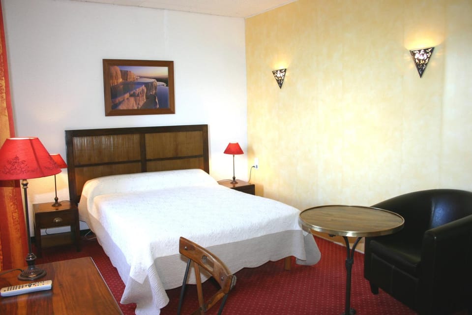 Photo of the whole room, Decorative detail, Garden view, Lake view