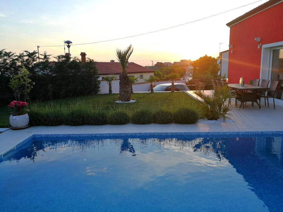 Summer, On site, Garden view, Pool view, Swimming pool, Sunset, Quiet street view