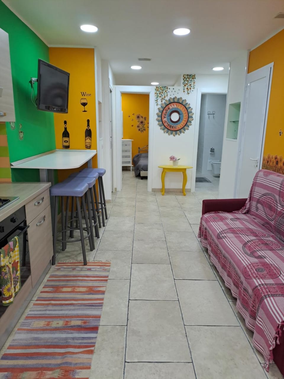 Communal lounge/ TV room, Bed, TV and multimedia, Kitchen or kitchenette, Living room, Photo of the whole room, Seating area, Evening entertainment, air conditioner