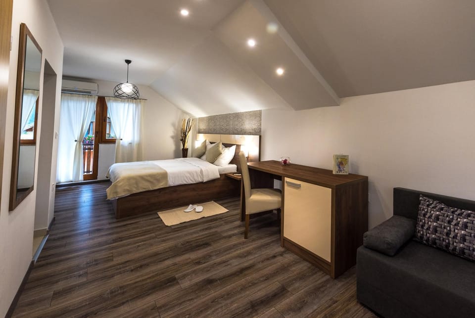 Photo of the whole room