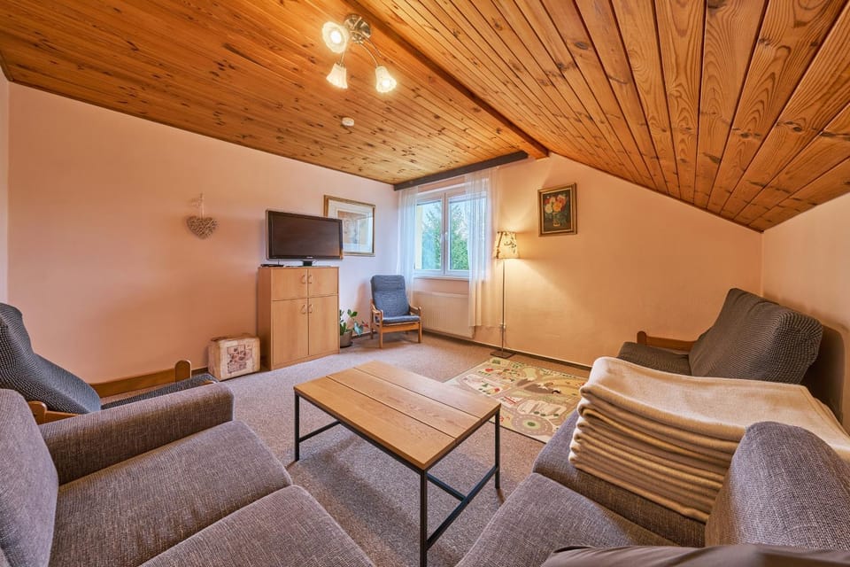 TV and multimedia, Kitchen or kitchenette, Living room, Seating area, Dining area