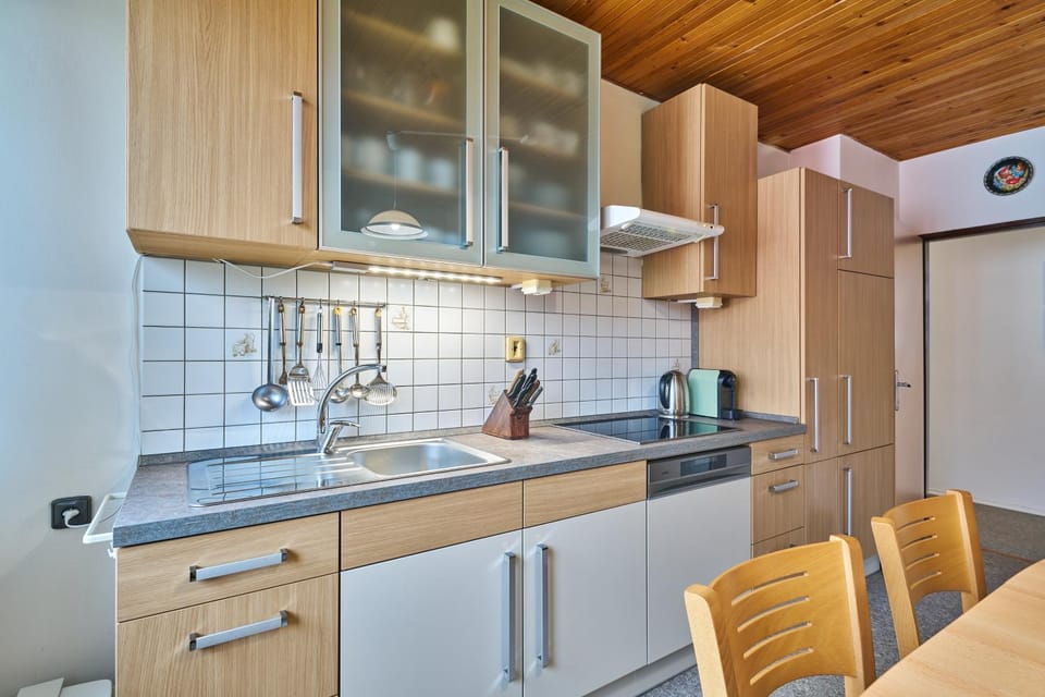 Coffee/tea facilities, Kitchen or kitchenette, Meals, Breakfast, Lunch, Dinner, older children, Family, dishwasher, heating, microwave, oven, stove