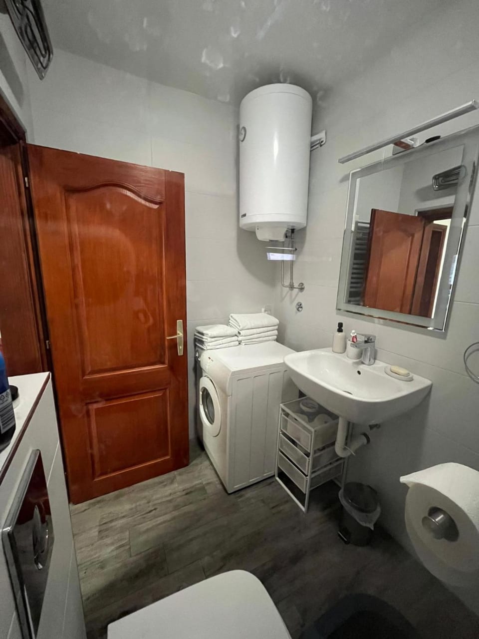 Bathroom, washing machine