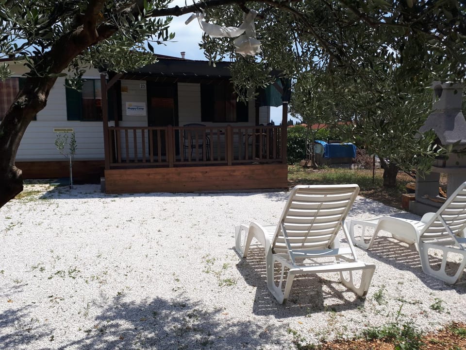 Facade/entrance, BBQ facilities, Garden, Balcony/Terrace, Food and drinks