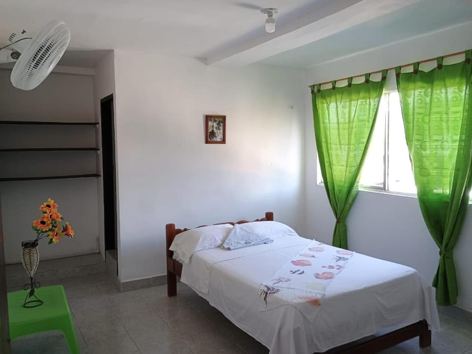 Bed, Photo of the whole room, fireplace, towels