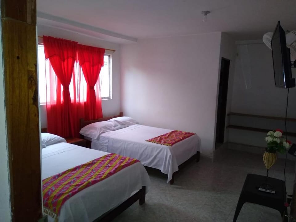 Bed, Photo of the whole room, fireplace