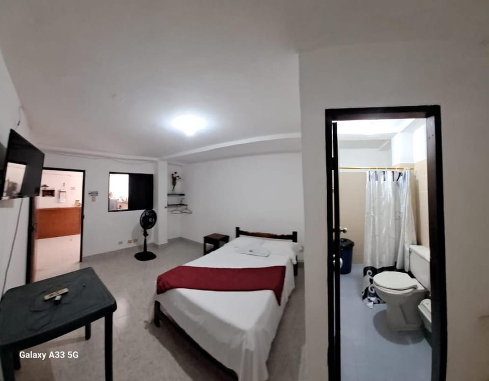 Bed, Bathroom, Photo of the whole room, Bedroom, towels