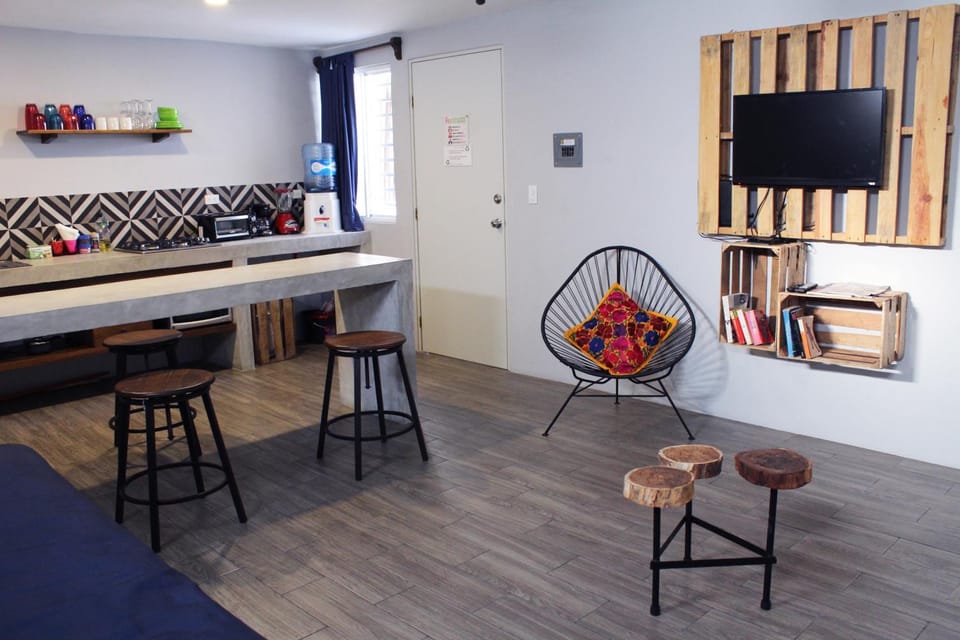 TV and multimedia, Kitchen or kitchenette, Living room, Seating area, Dining area
