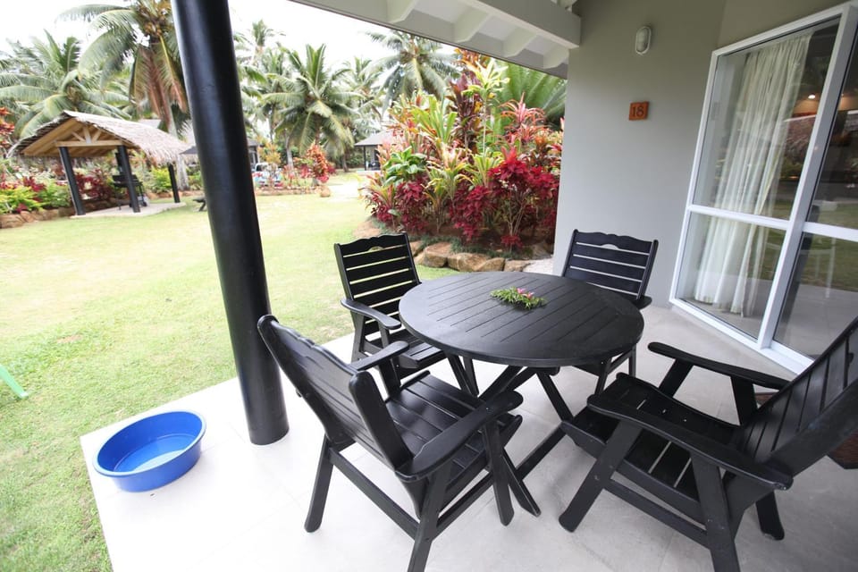 Property building, Seating area, Dining area