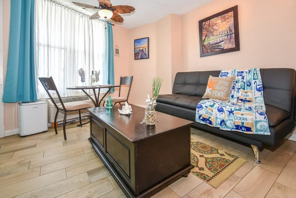 Bed, Living room, Seating area, Dining area, Bedroom