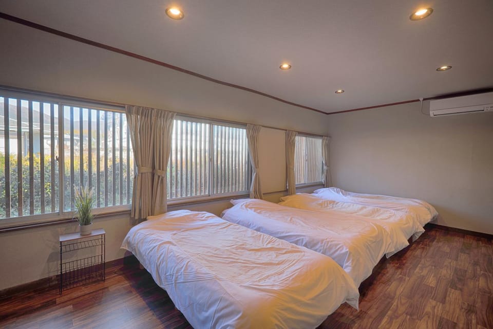 Yoshimura ooike sense Country House in Shizuoka Prefecture