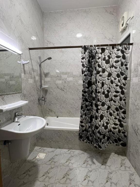 Shower, Toilet, Bathroom, Bath