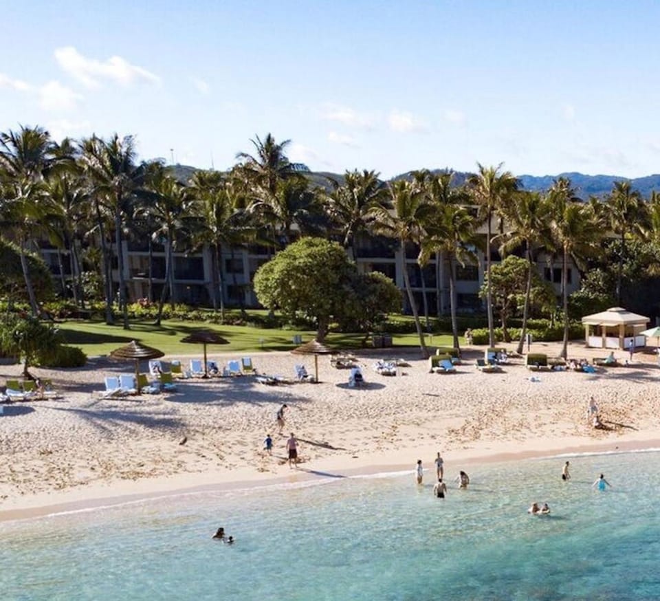 Property building, Facade/entrance, Day, Snorkeling, Snorkeling, Beach, Windsurfing, Windsurfing, On site, Guests, Sea view, Sports, Sports, group of guests