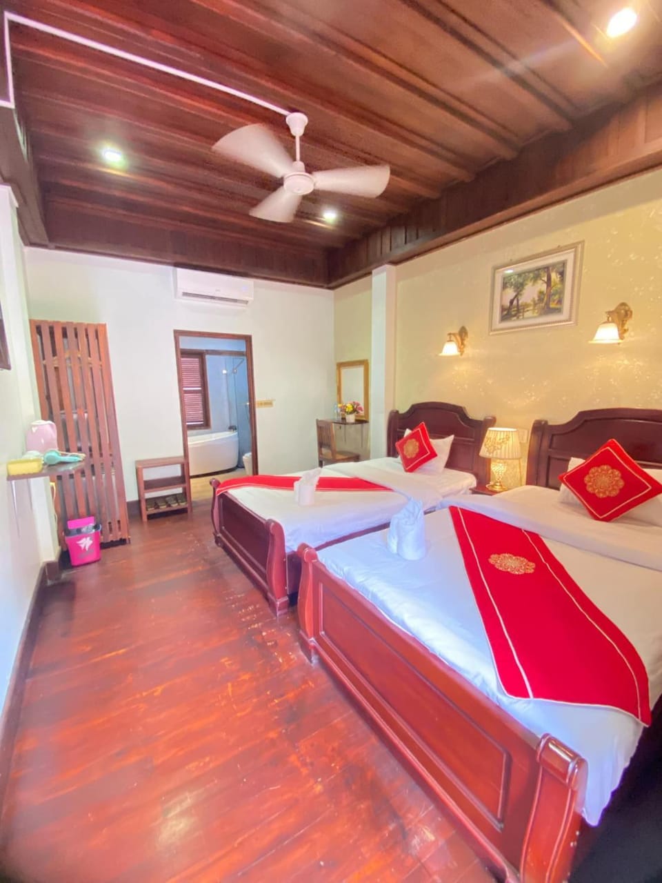 Bed, Photo of the whole room, Bedroom
