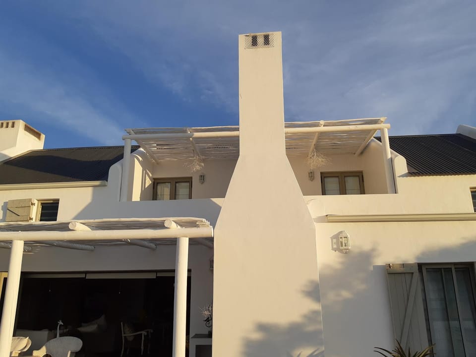 Facade/entrance, Balcony/Terrace, Street view