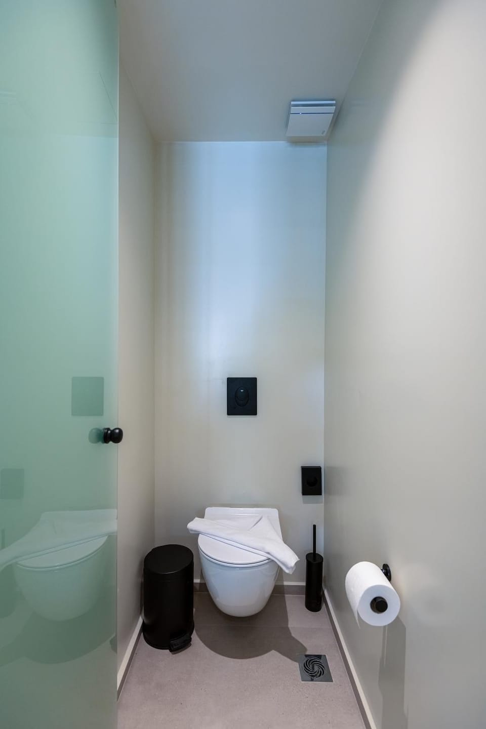 Toilet, bidet