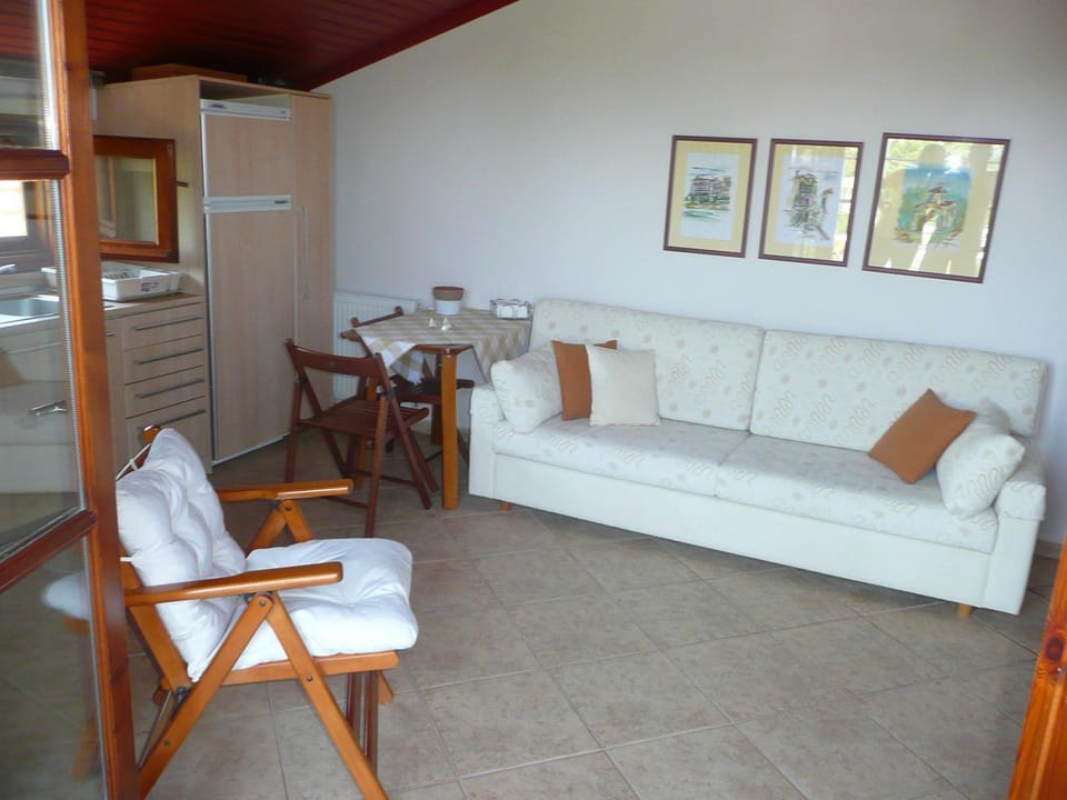 Kitchen or kitchenette, Seating area