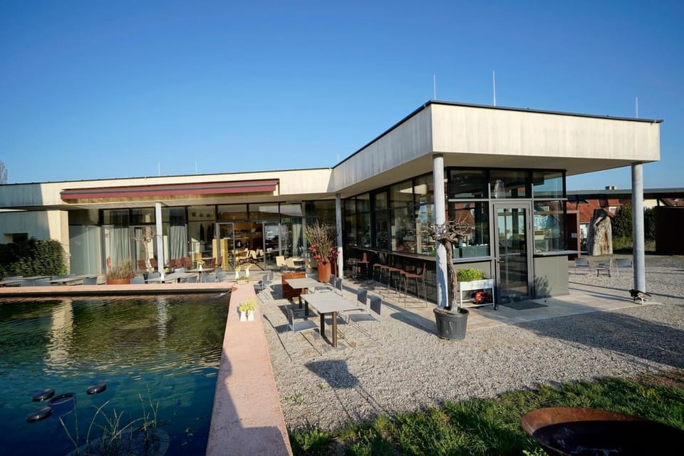 Property building, Facade/entrance, Area and facilities