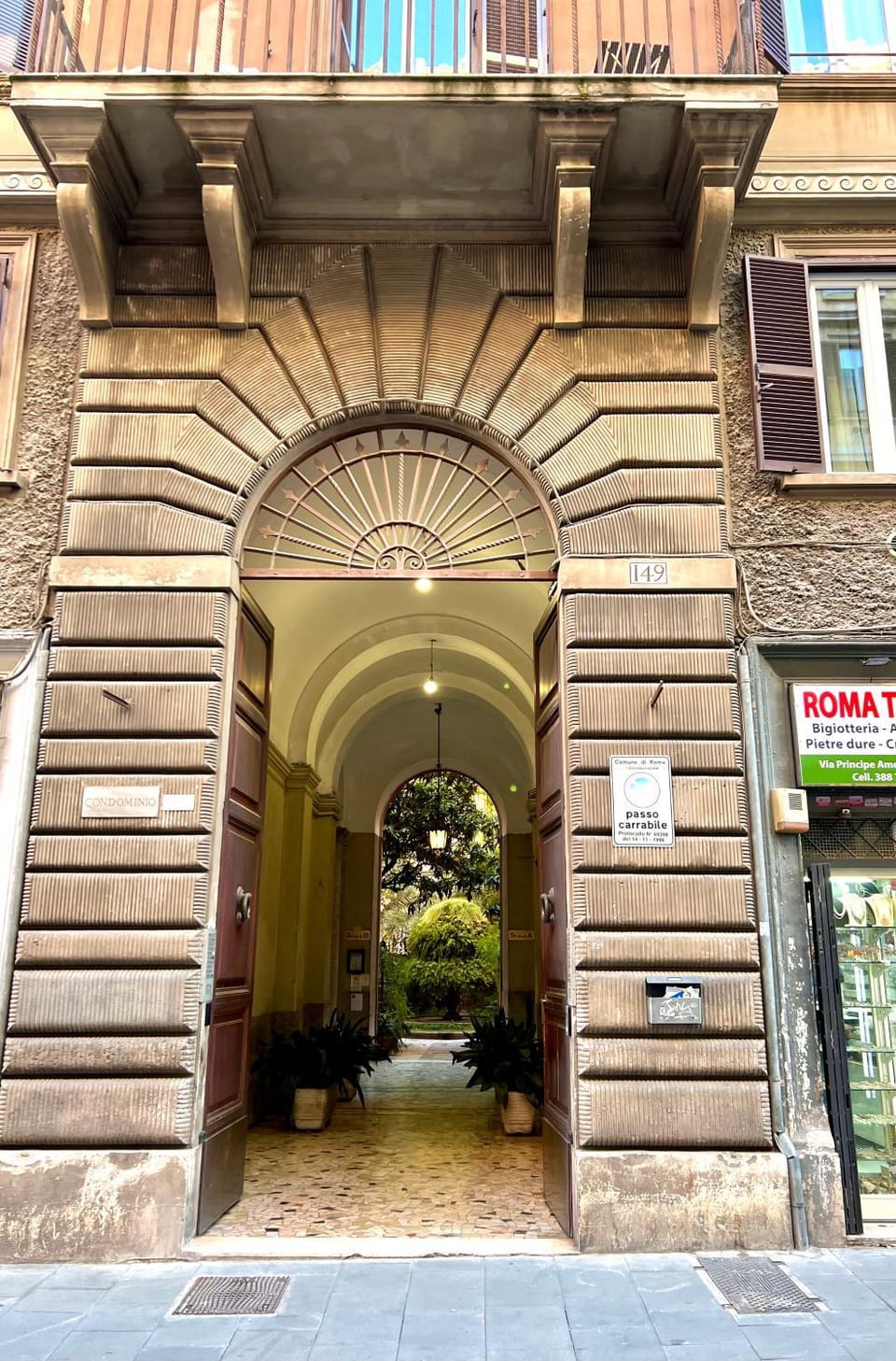 Facade/entrance
