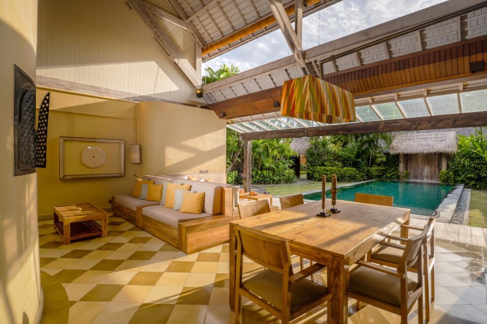 Day, Living room, Seating area, Dining area, Pool view, Swimming pool