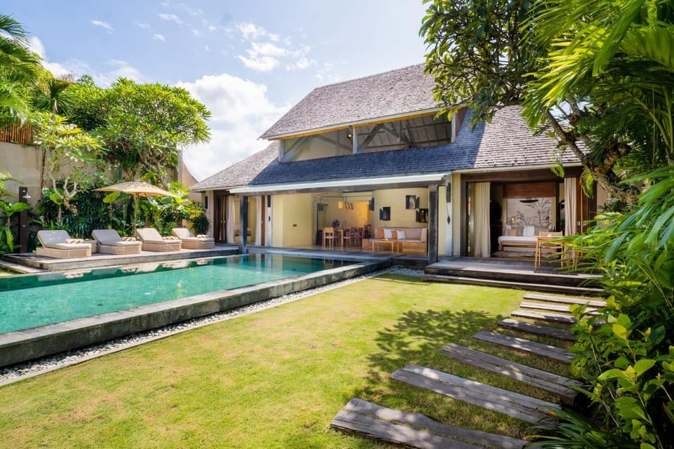 Property building, Patio, Patio, Garden, Garden, Garden view, Garden view, Swimming pool, sunbed, sunbed