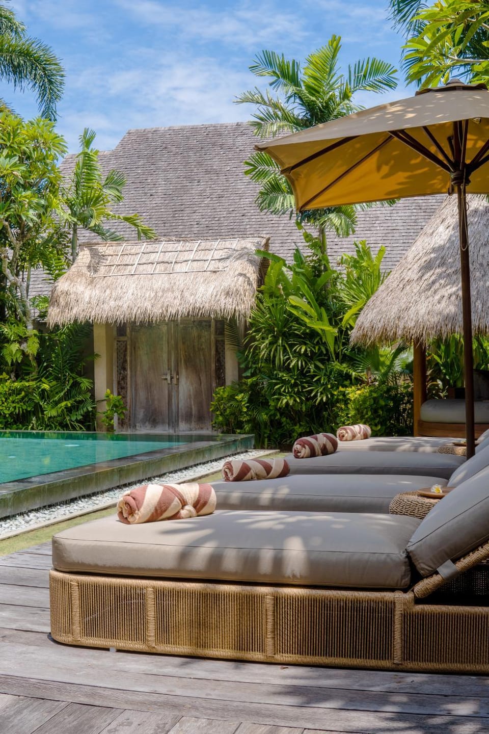 Swimming pool, sunbed, sunbed