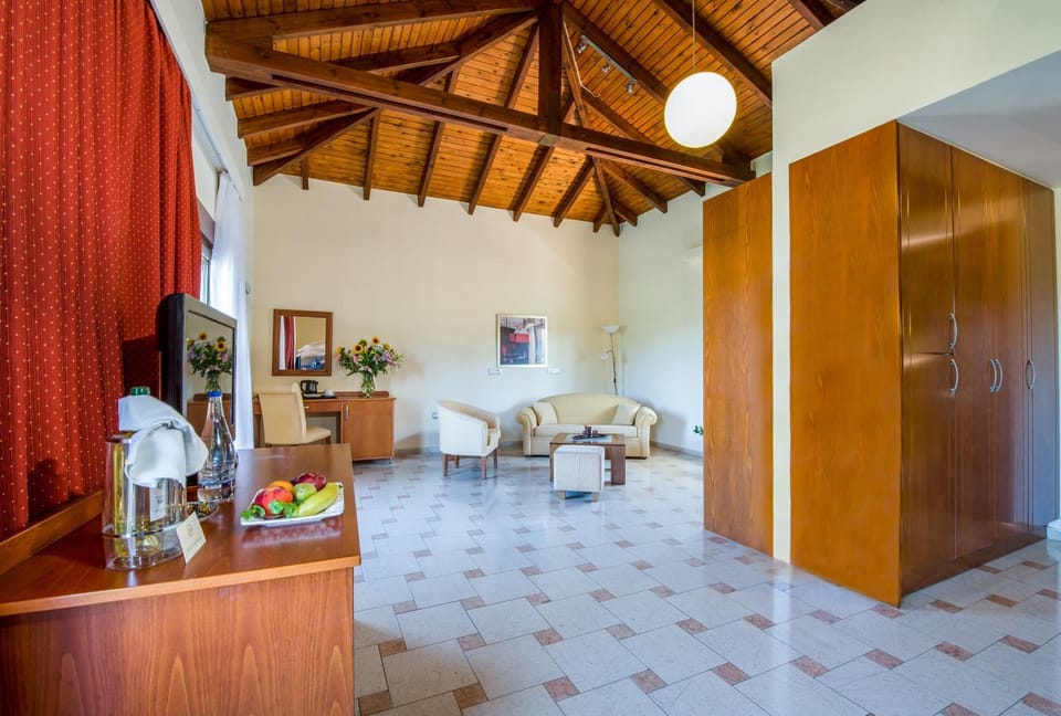 Bathroom, TV and multimedia, Coffee/tea facilities, Balcony/Terrace, Living room, Seating area, Bedroom