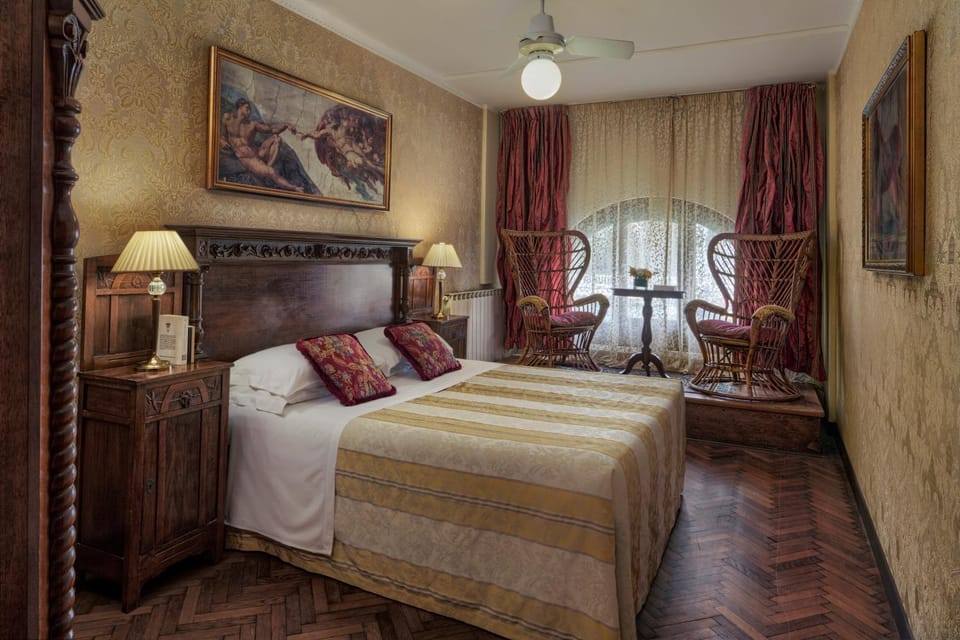 Shower, Bathroom, Photo of the whole room, Seating area, Bedroom, City view, Sea view, Street view, Family