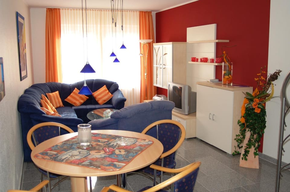 Living room, Decorative detail, Seating area