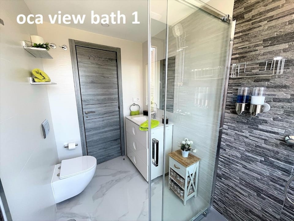 Shower, Bathroom, Sea view, towels