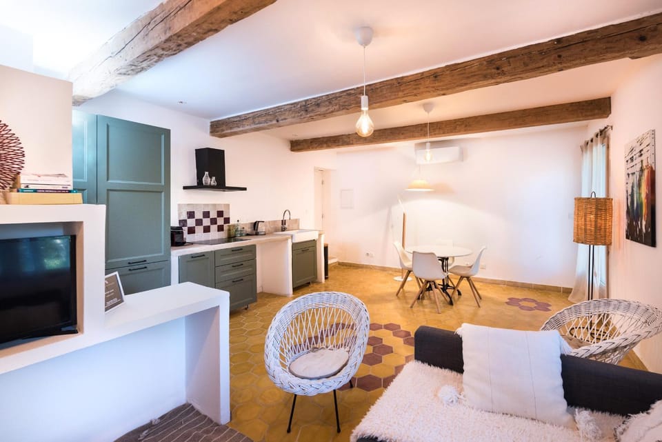 Kitchen or kitchenette, Living room, Dining area