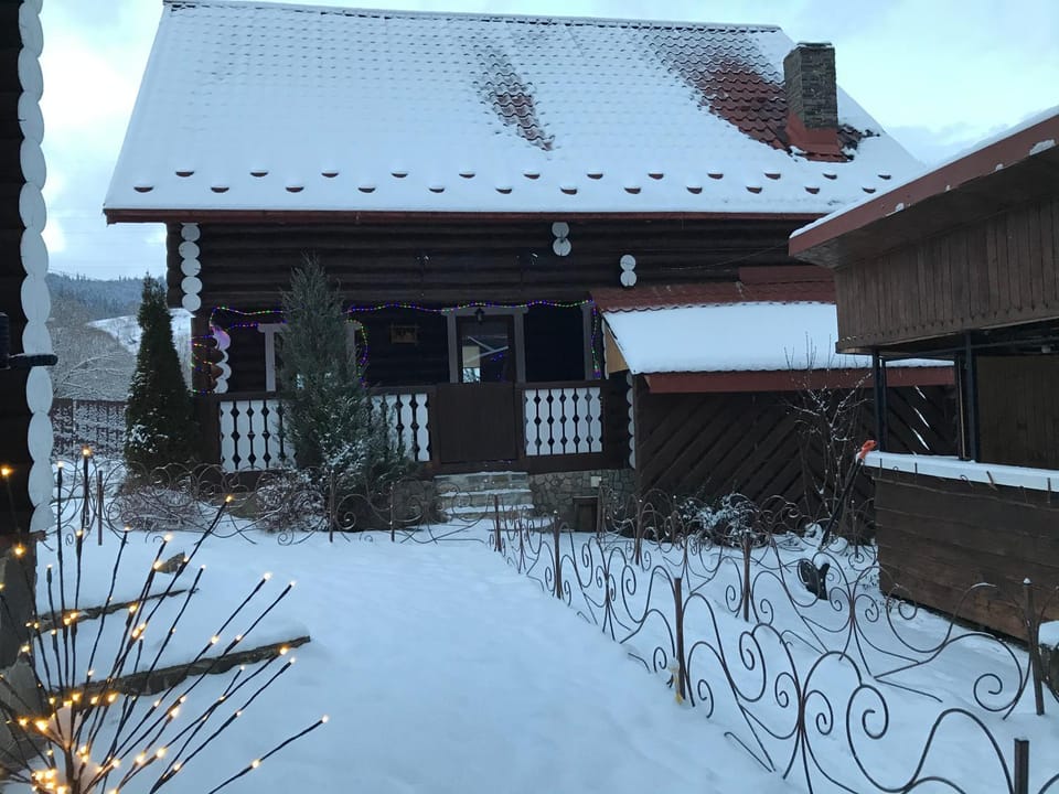 Property building, Facade/entrance, Winter