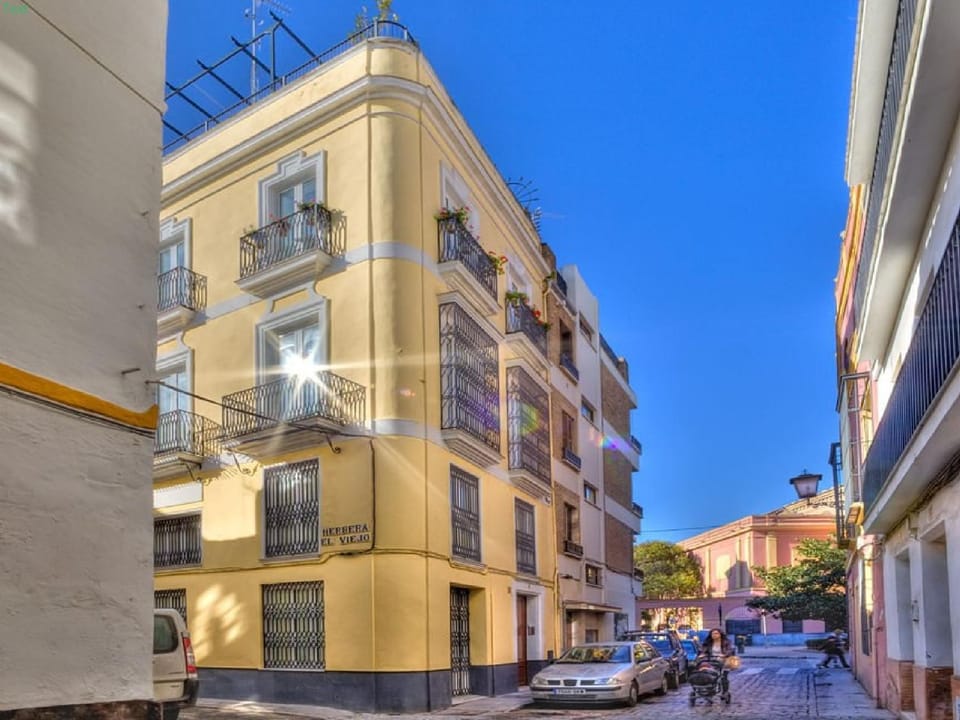 Property building, Facade/entrance, City view, Street view, Location