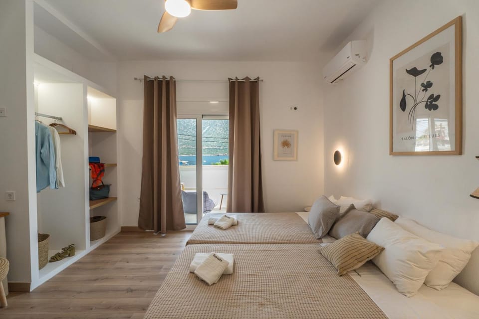 Bed, Photo of the whole room, Bedroom, towels, air conditioner