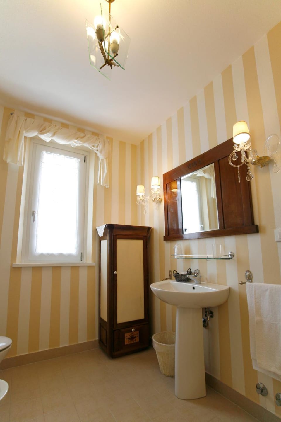 Bathroom, Decorative detail
