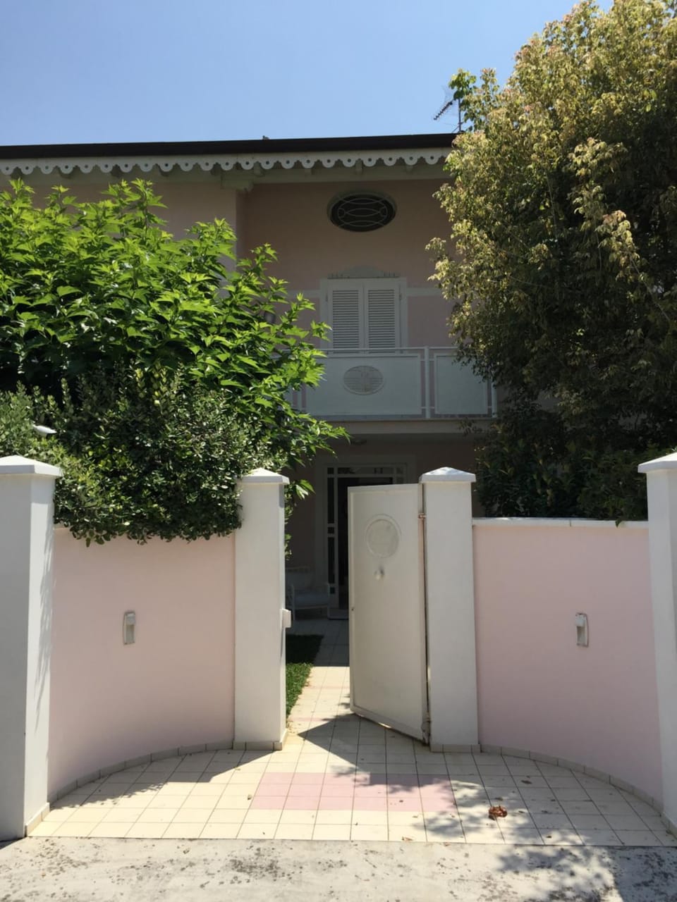 Facade/entrance