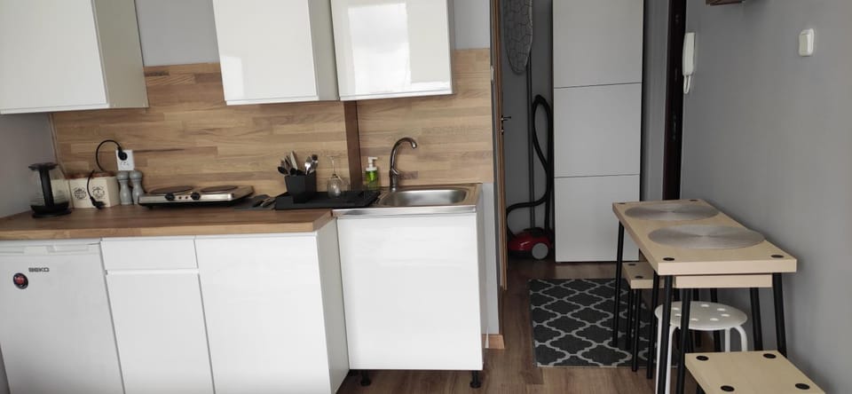 Coffee/tea facilities, Kitchen or kitchenette, Dining area