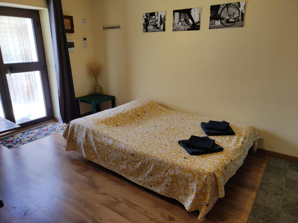 Bed, Living room