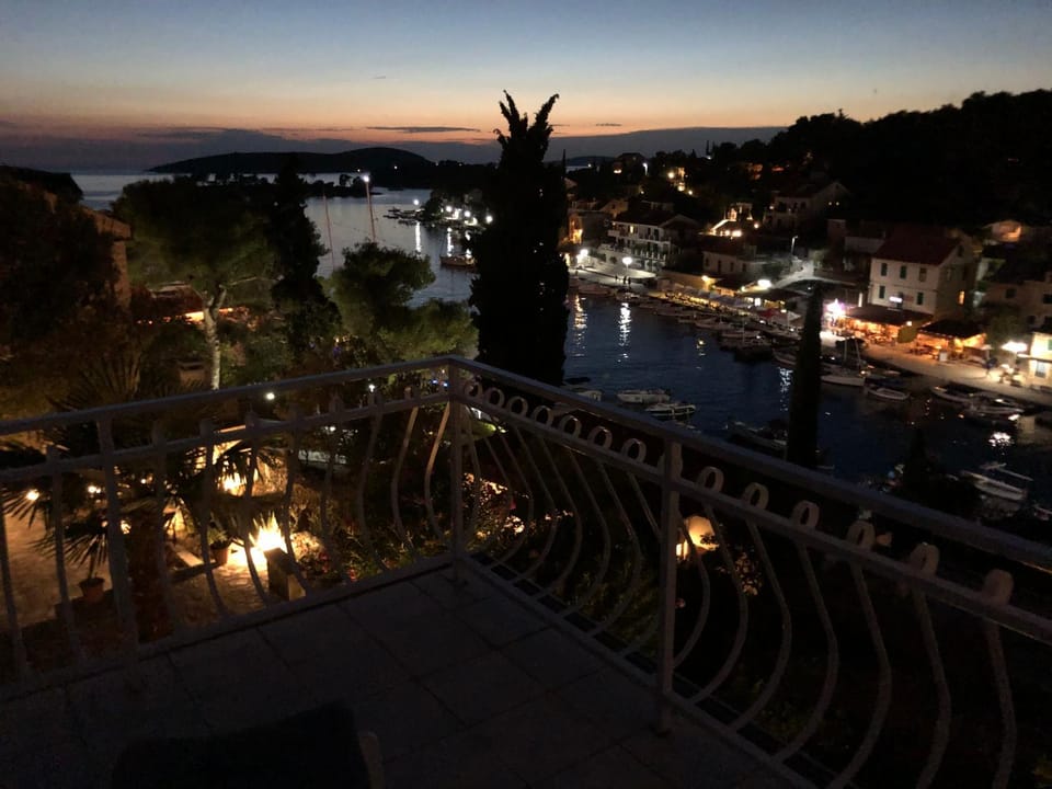 Apartment in Maslinica 70m from the sea Apartment in Split-Dalmatia County