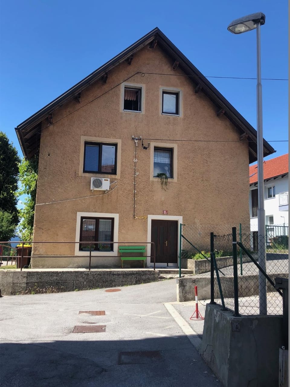 Facade/entrance